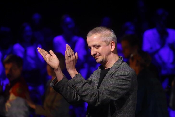 Постановщик старается не обращать внимание на критику