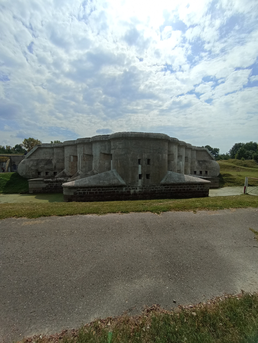 Тыловой артиллерийский капонир флангового огня. 