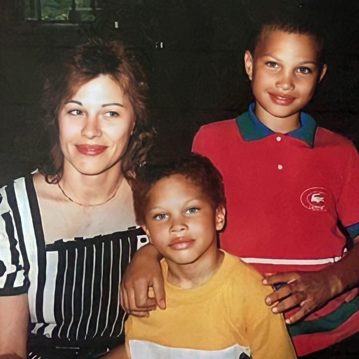 Джереми с мамой и старшим братом --->