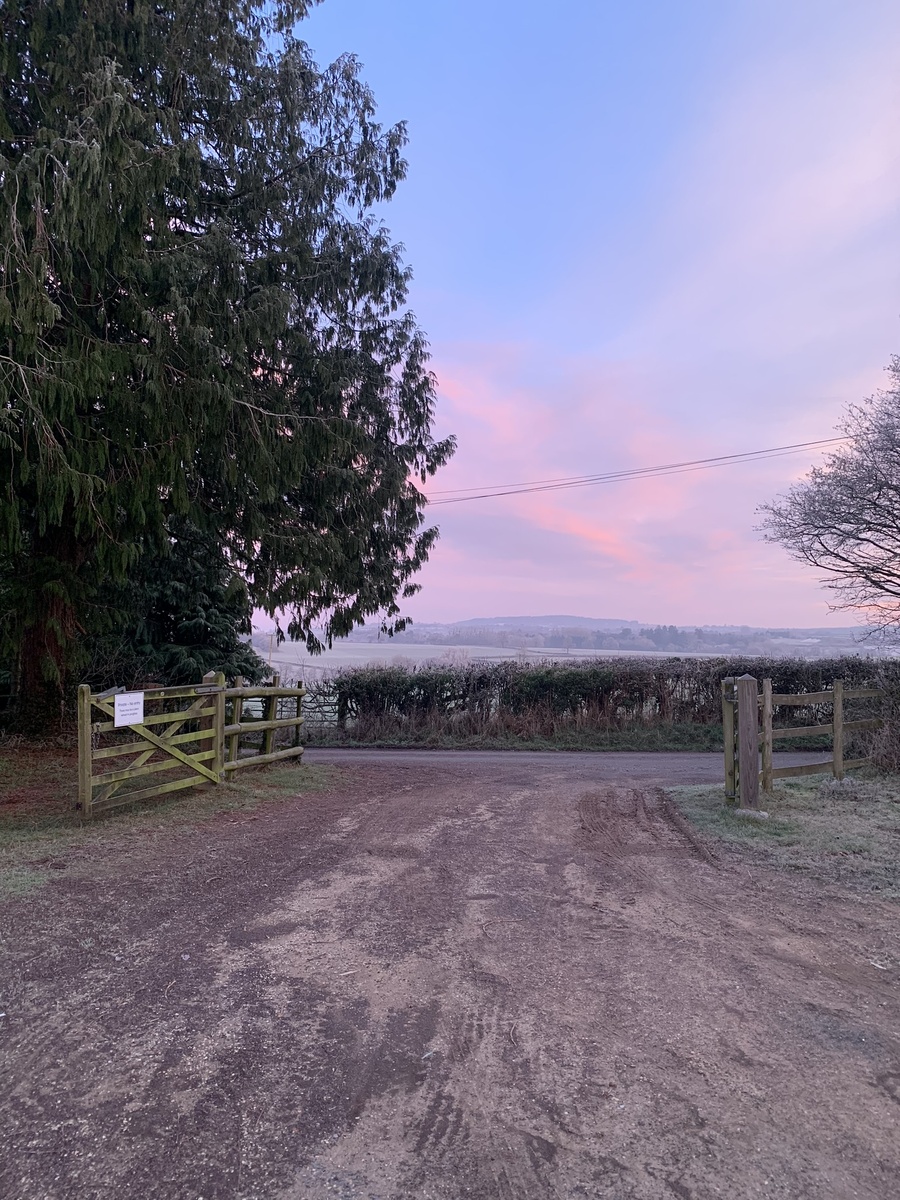 Въезд на территорию центра Dhamma Dipa Великобритания