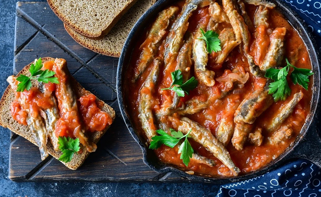 Килька в томатном соусе в домашних условиях.