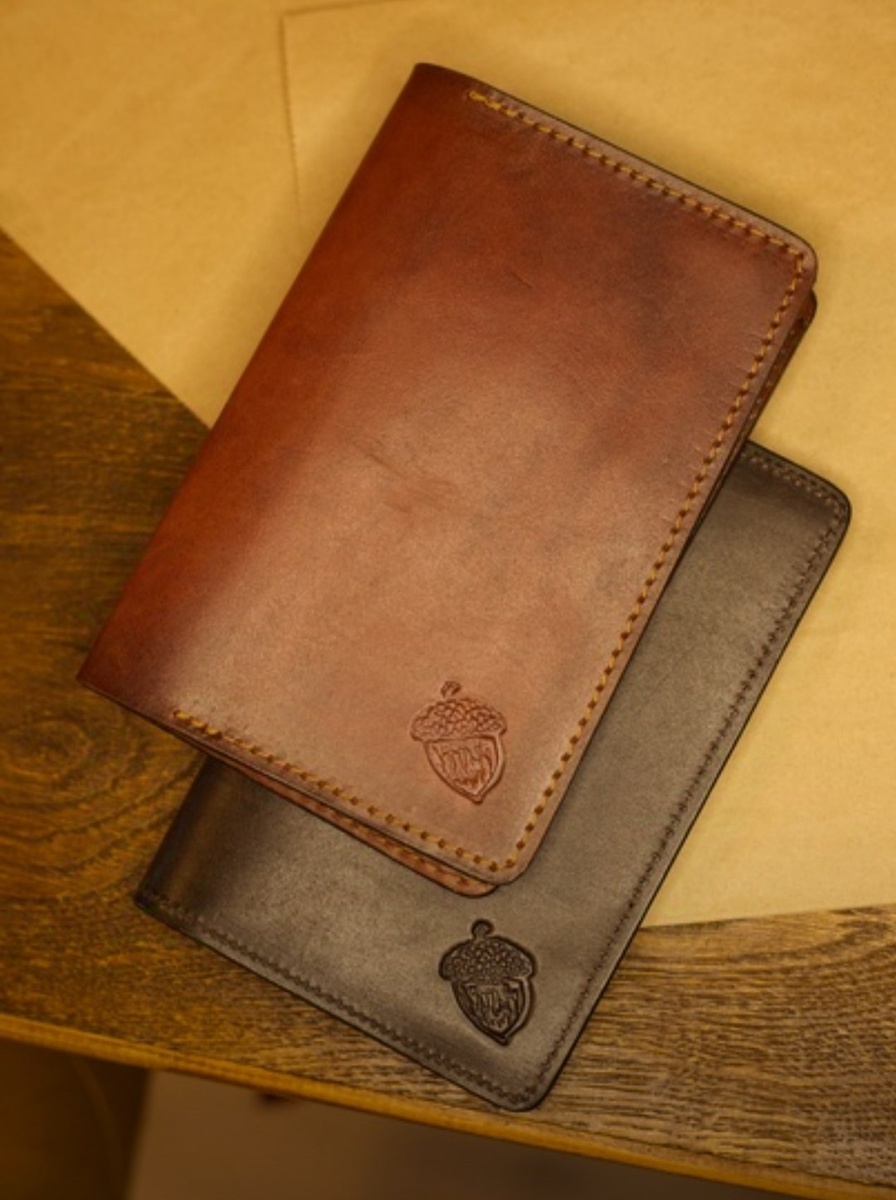 Органайзер для документов, фото из группы Pils leather в ВК