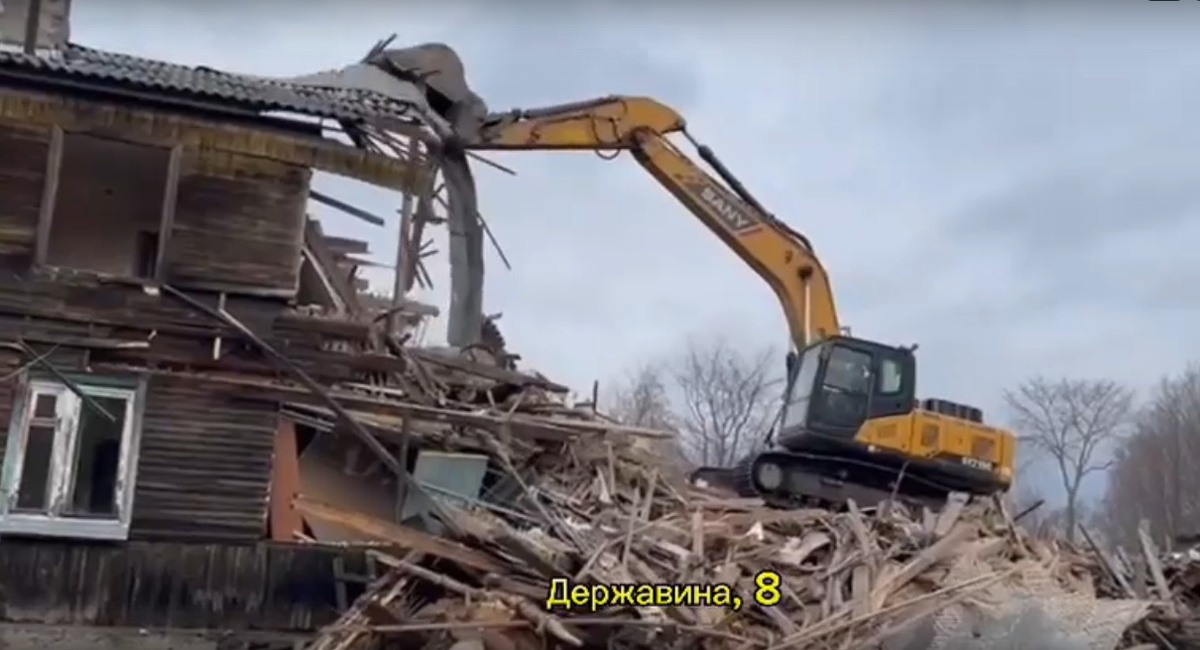    Снос аварийного дома в Петрозаводске. Скриншот видео мэрии Петрозаводска