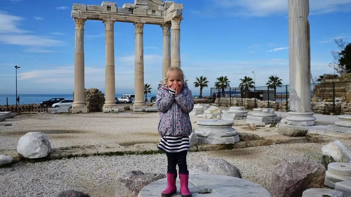 В Анталье средняя температура в январе +15 градусов. Фото: coral.by