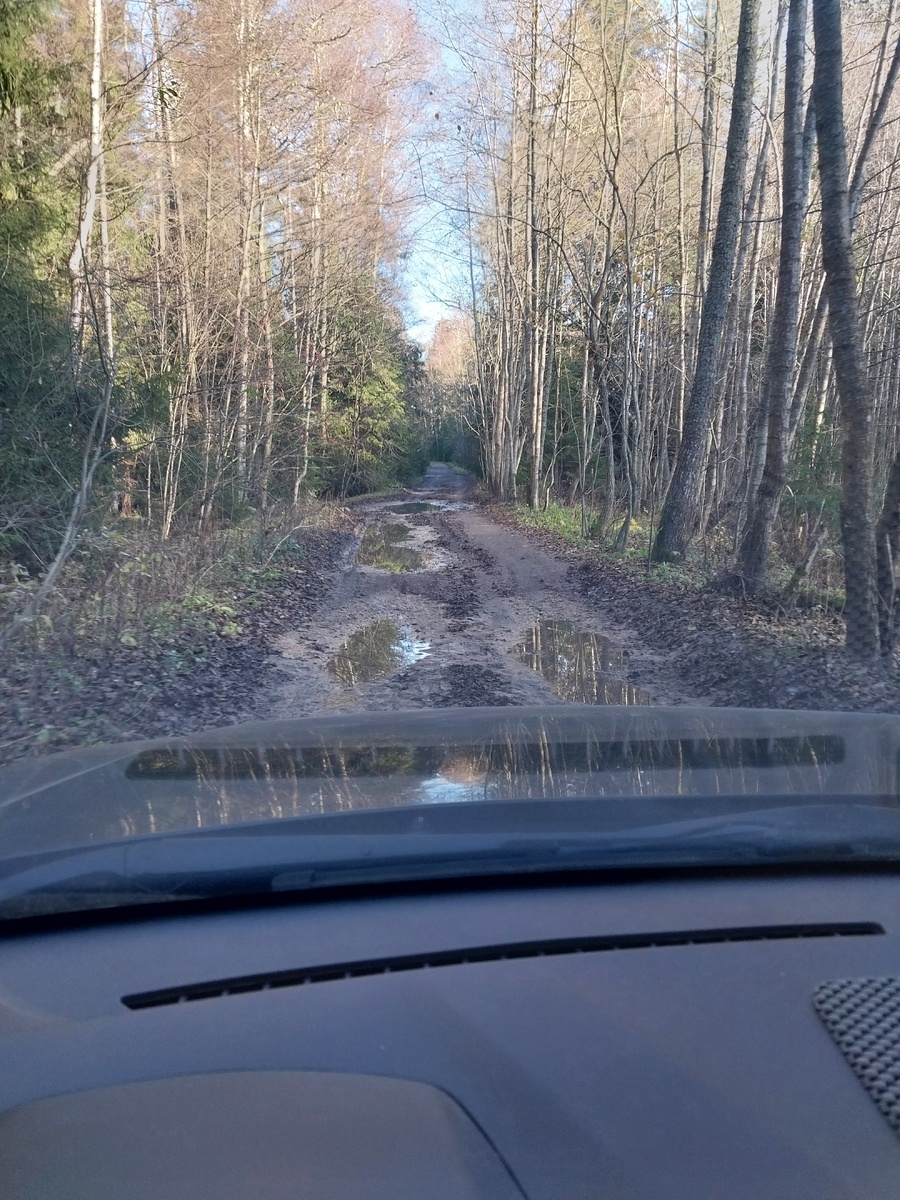 На самом деле, оно вполне проезжаемо... А летом - легкий маршрут, но красивее пешком,