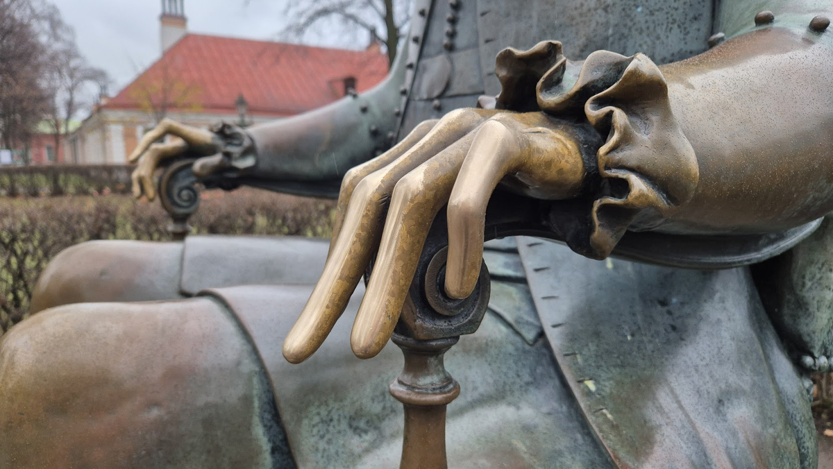 А это левая рука Петра Первого в Петропавловской крепости. Наташка, я ж говорила, пригодится фотка!:)