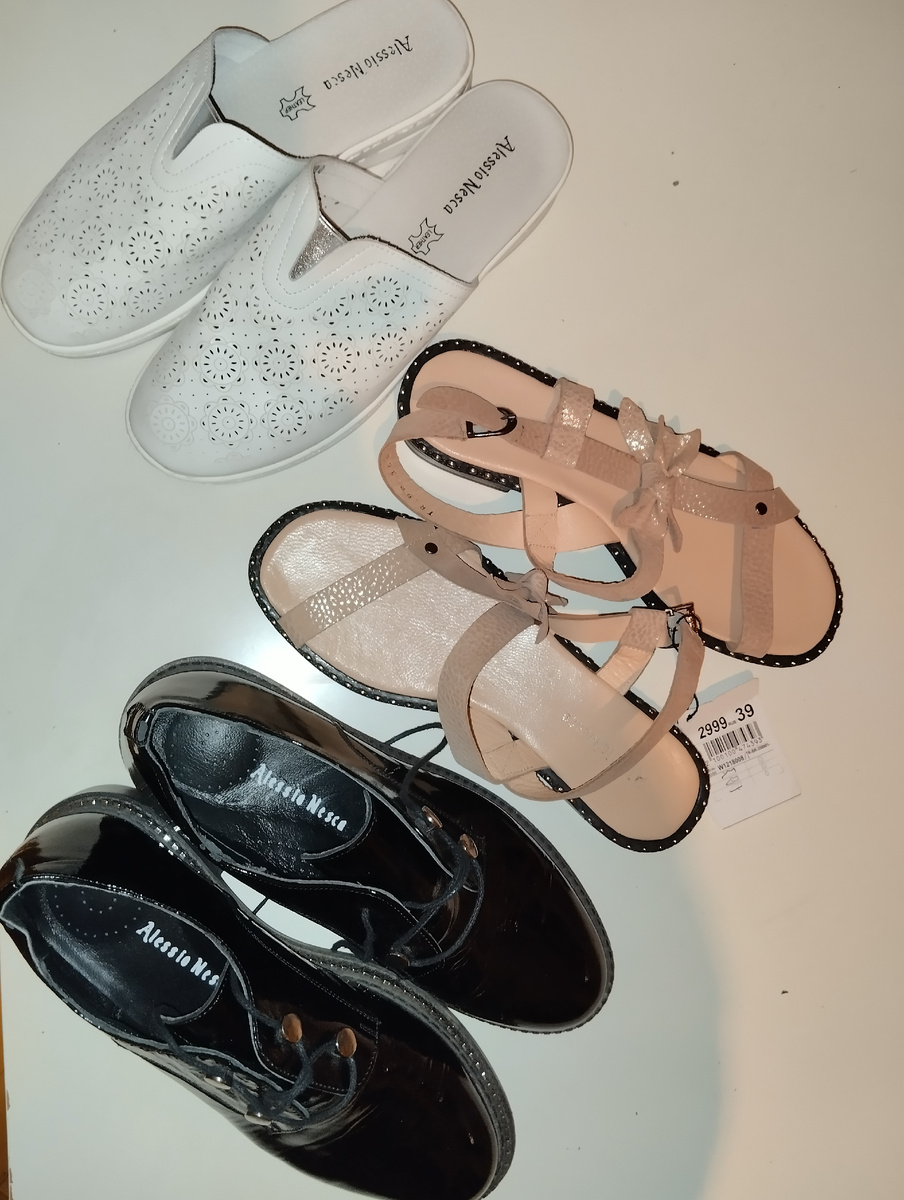 Моя любимая удобная обувь. Босоножки я купила я 700 рублей. Последняя пара.