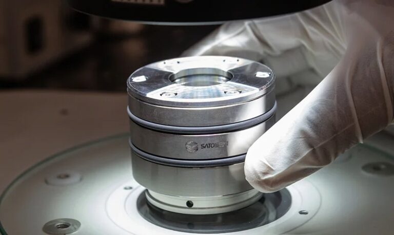 Контейнер с образцом из астероида Рюгу. Фото: JAXA