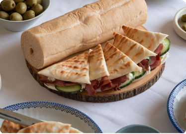 Рулеты с беконом и сыром в лаваше