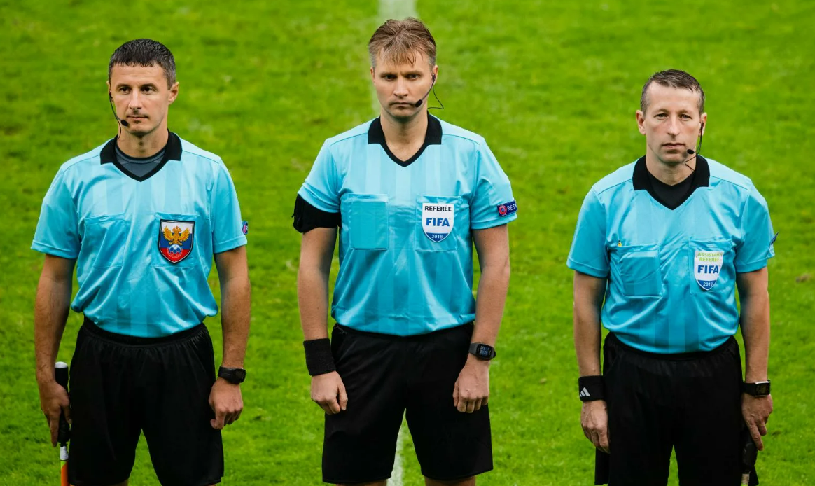 По российским футбольным судьям может быть нанесен удар. Фото: соцсети