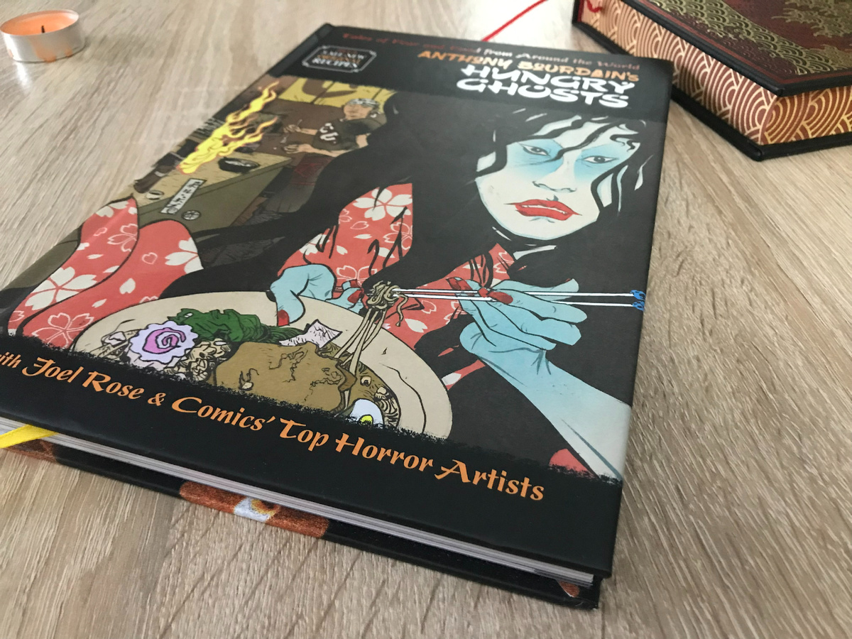 Видите, это действительно книга: в твёрдом переплёте и даже с ляссе