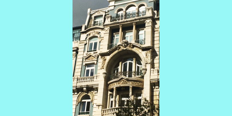 Архитектура Лиссабона необычна. Фото автора