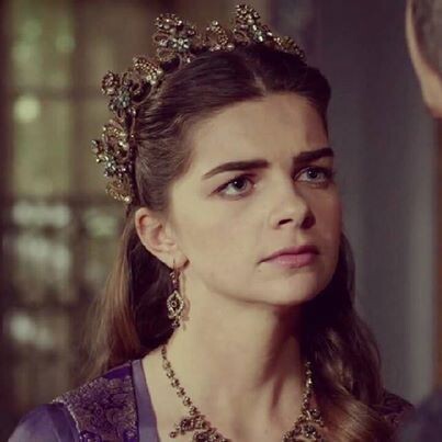 Михримах не хочет расставаться с семьей.