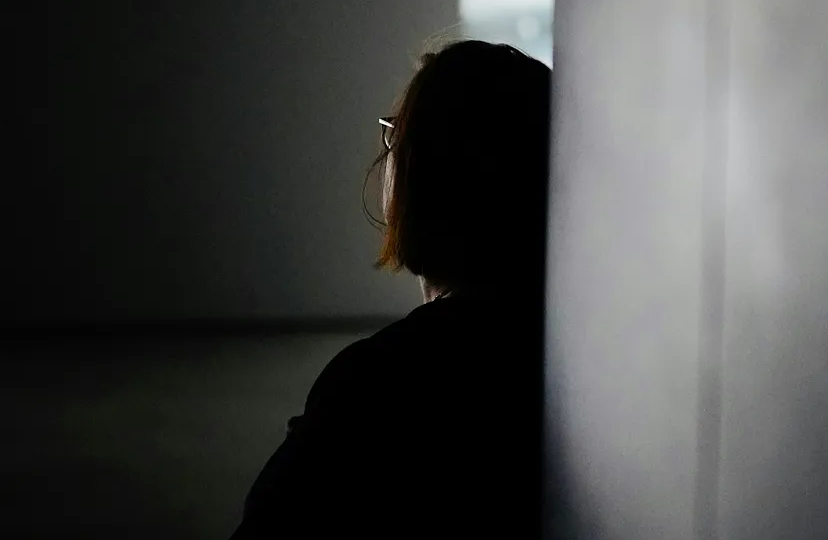 Почему люди впадают в депрессию?