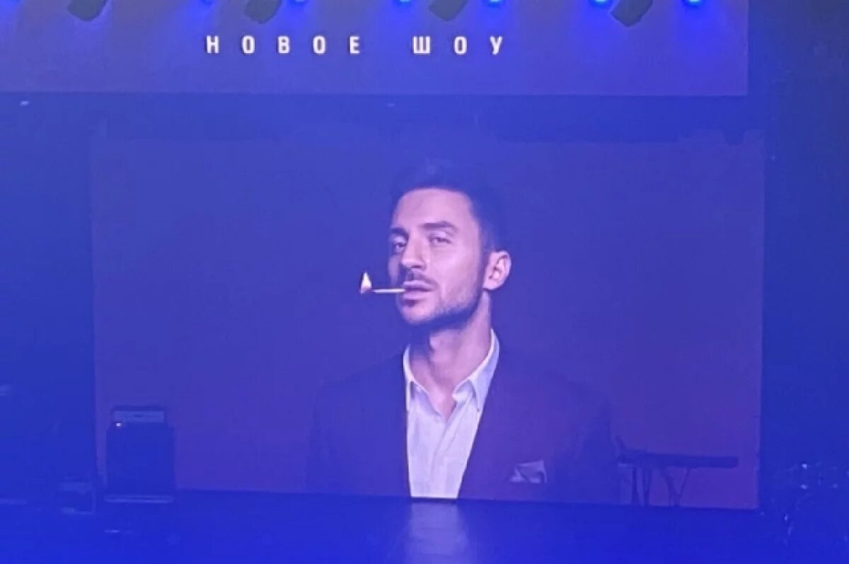    Певец Сергей Лазарев застрял в аэропорту Иркутска на 4 часа из-за снегопада