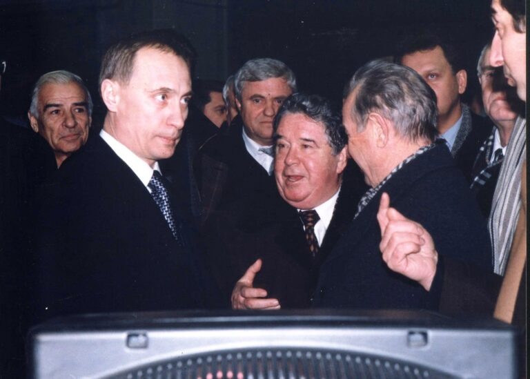    Путин в Оренбурге. Тогда еще премьер-министр 25 лет назад впервые посетил наш регион Белов Михаил Александрович