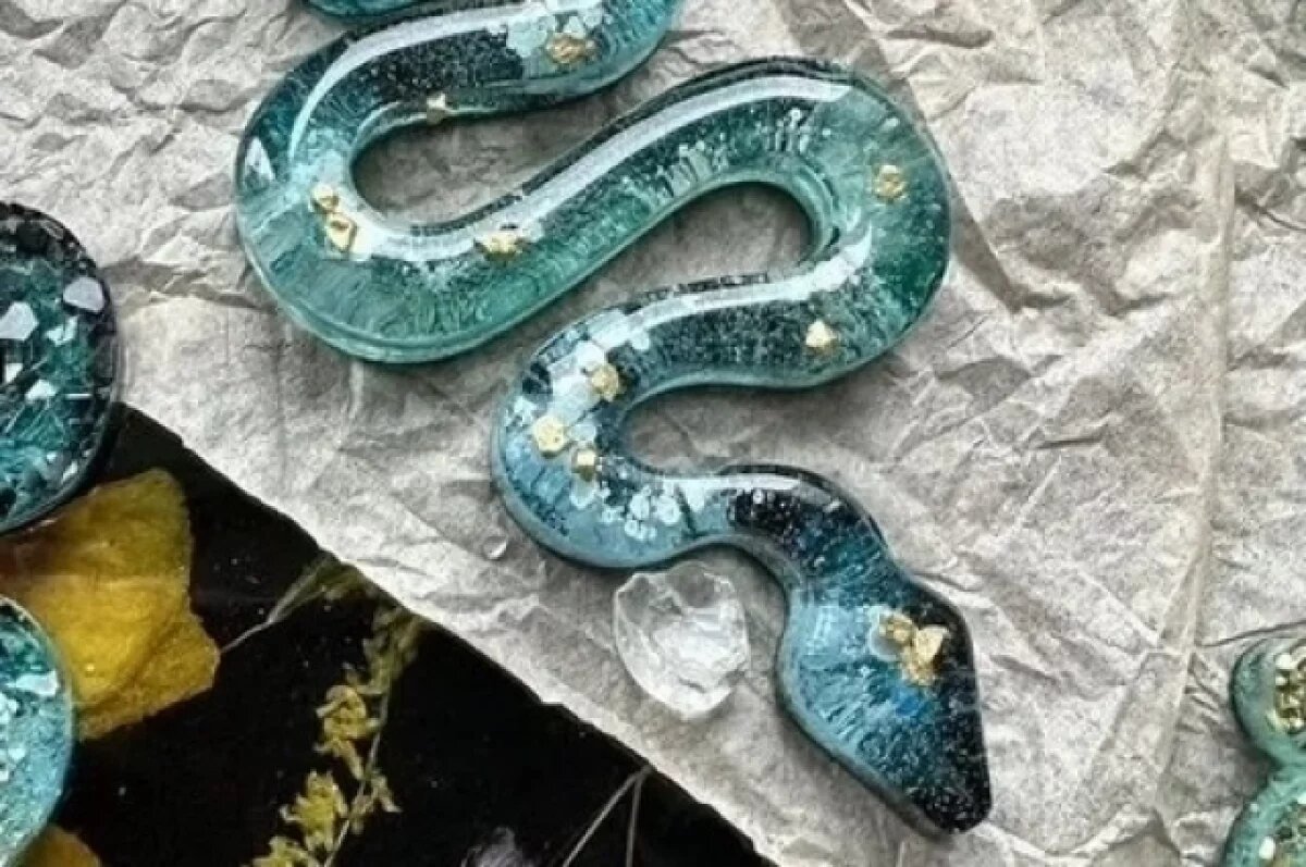    В интернете томичам предлагают купить необычные новогодние игрушки