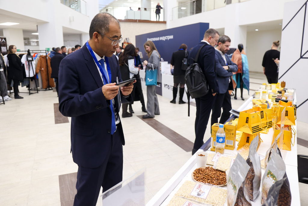 Масштабная экспозиция стала частью форума / фото: Иван Дякин - правительство Приморского края