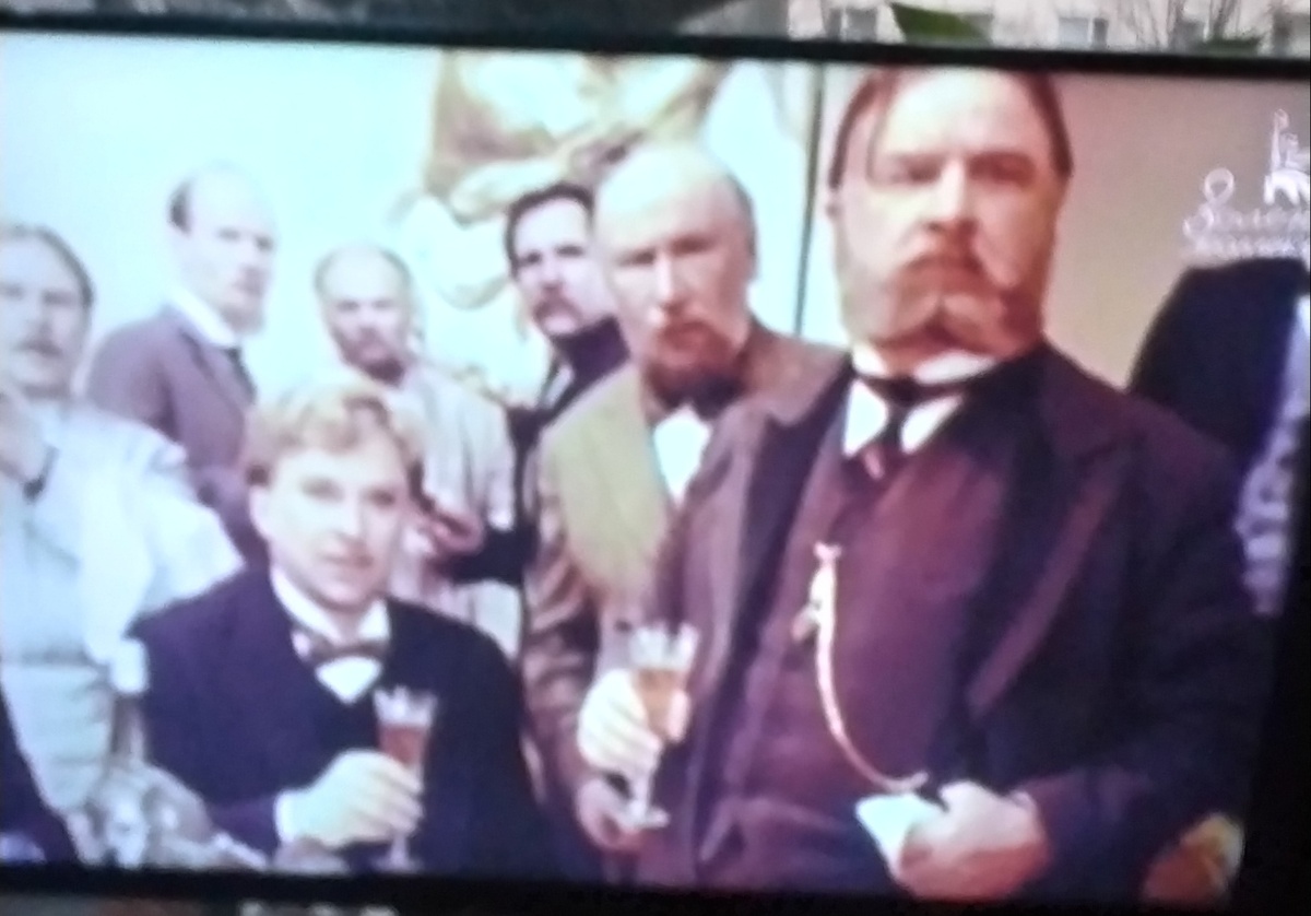 Старый советский фильм идёт. 