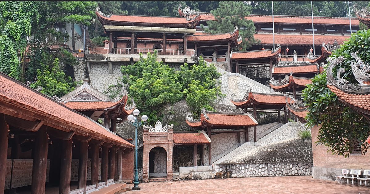 Центральная площадь храма