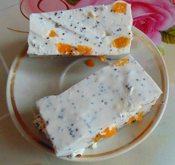 Творожное суфле с маком и курагой