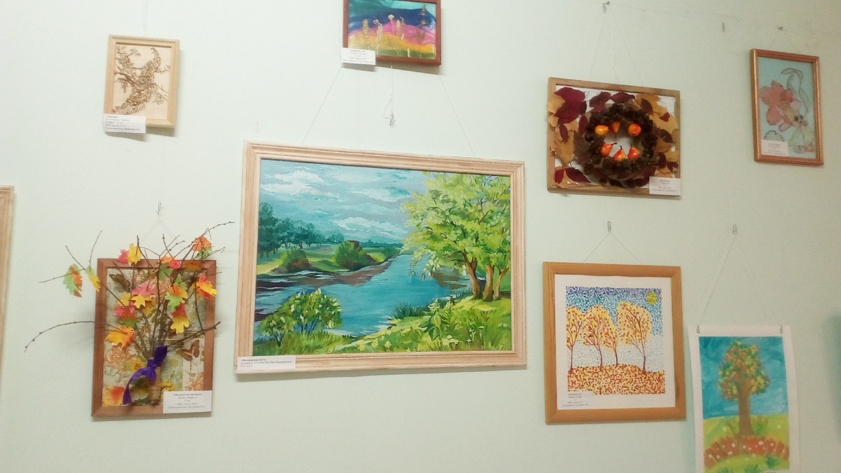 Работы на выставке.