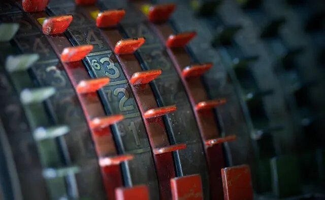    Арифмометр — это механическое устройство, предназначенное для выполнения арифметических операций, таких как сложение, вычитание, умножение и деление Nikkioto