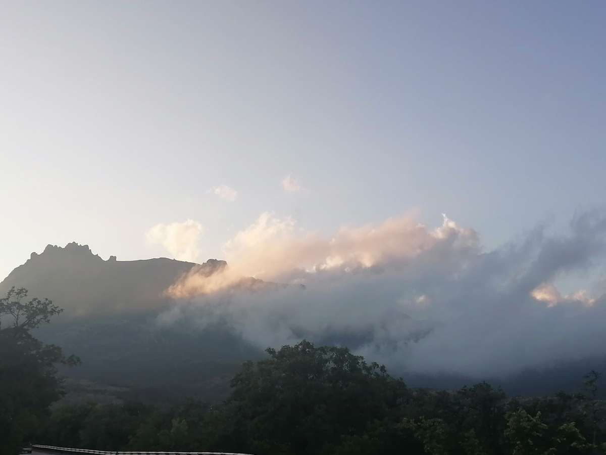 "Ночевала тучка золотая на груди утеса-великана" (М. Ю. Лермонтов) 