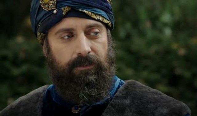 - О, Хюррем,этот человек является живой легендой, и Иншалла, он совершит ещё немало подвигов. 