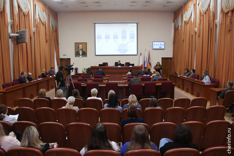    Доходы города в следующем году составят 18,316 миллиарда рублей, расходы - 18,151 миллиарда