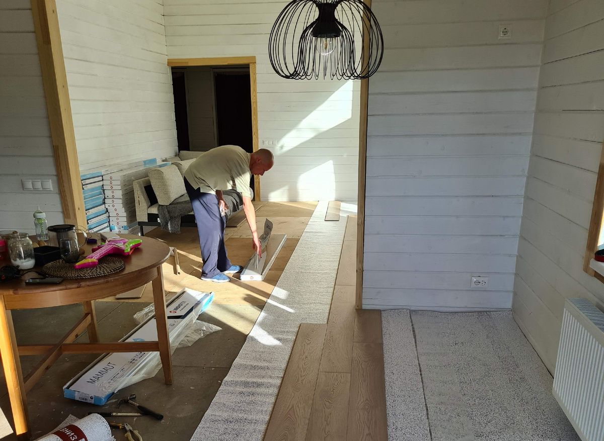 Постепенное настилание композитной подложки из пенопластовых шариков