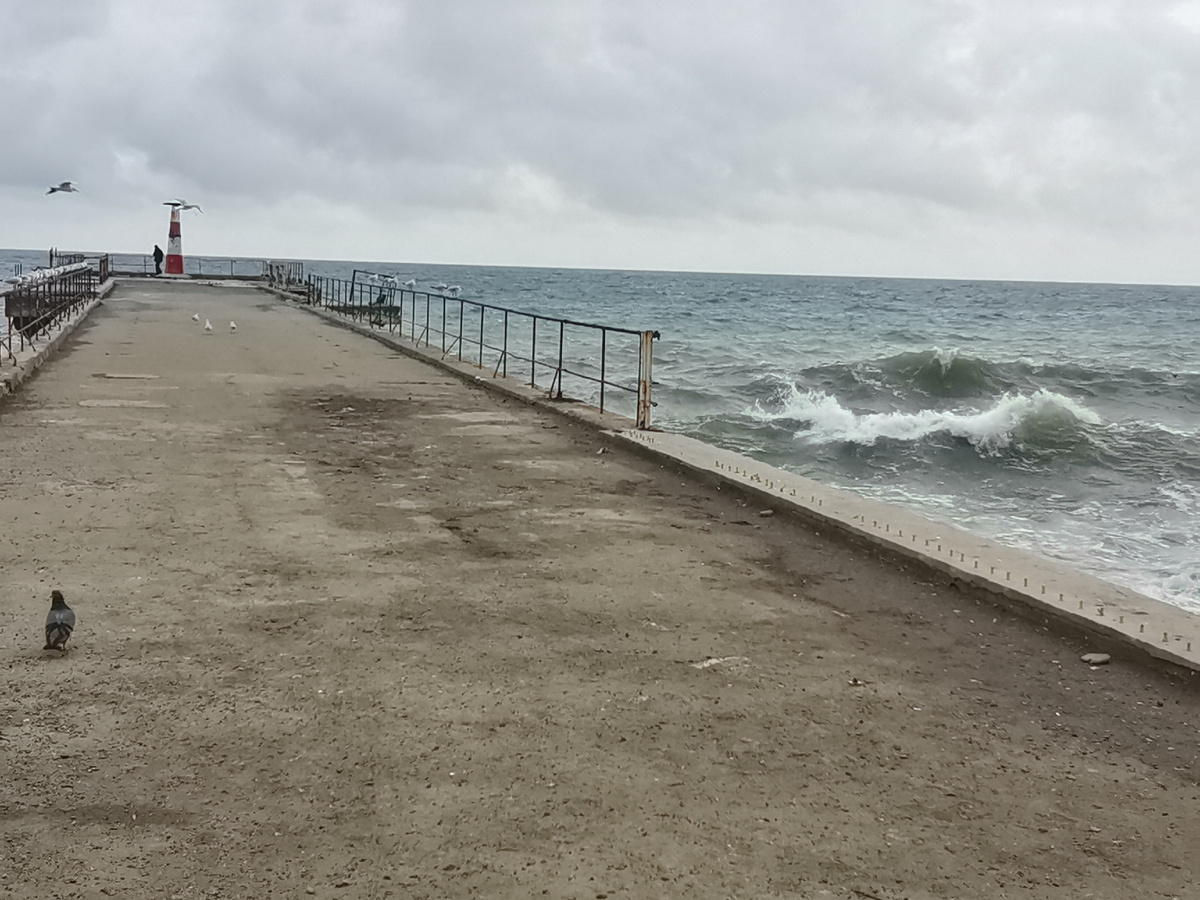 Море штормит.