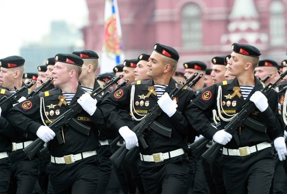    Военнослужащие морской пехоты на генеральной репетиции военного парада на Красной площади