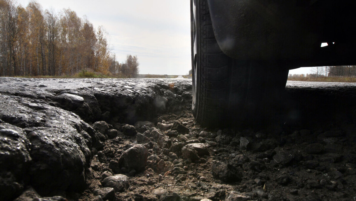 Яма на дороге © Sputnik/Алексей Мальгавко