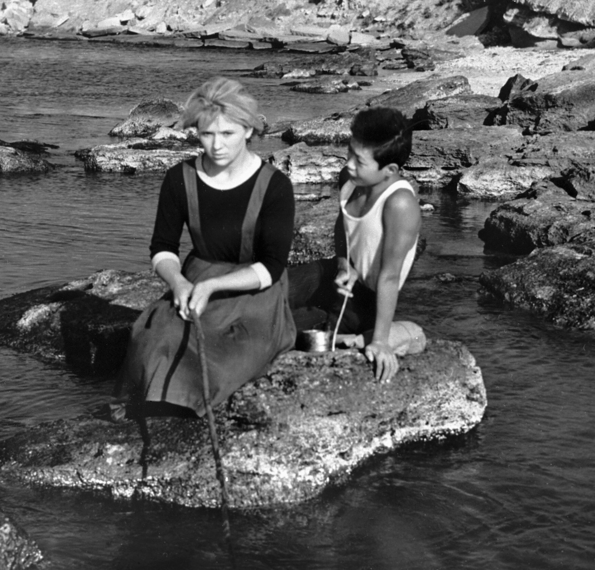    Ещё в годы учёбы Галина Польских дебютировала в кино. В 1959 году она снялась в ленте Ивана Пырьева «Белые ночи», а первую главную роль получила в картине «Дикая собака динго». Польских было чуть больше 20, когда она играла девочку-подростка Таню / РИА Новости