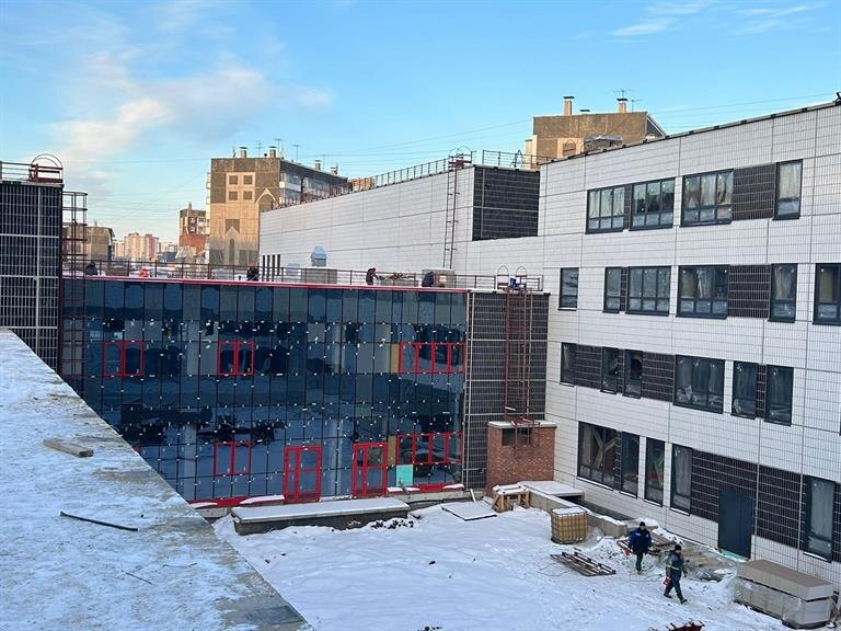    Здание новой школы на Взлетке в Красноярске готово на 95%