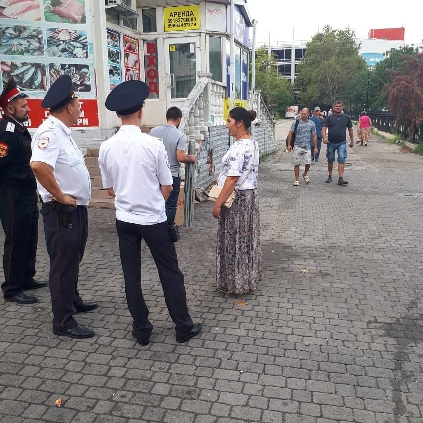    Фото рейда полицейских в сквере у Центрального рынка из аккаунта Александра Яменскова. Из архива "НР" 2020 года. Фото для наглядности.