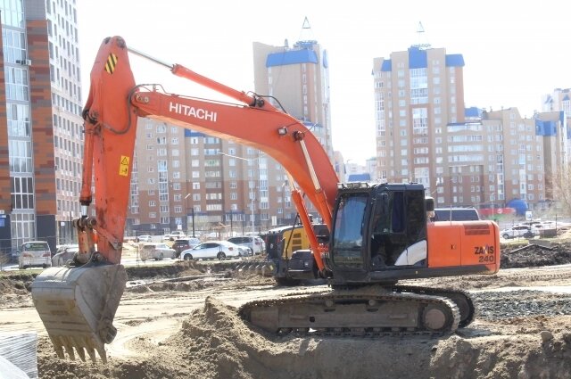    Завершить работы на этот раз обещают в июле 2025 года, а ввести объект в эксплуатацию в августе. Фото: АиФ-Омск/ Владимир Казионов