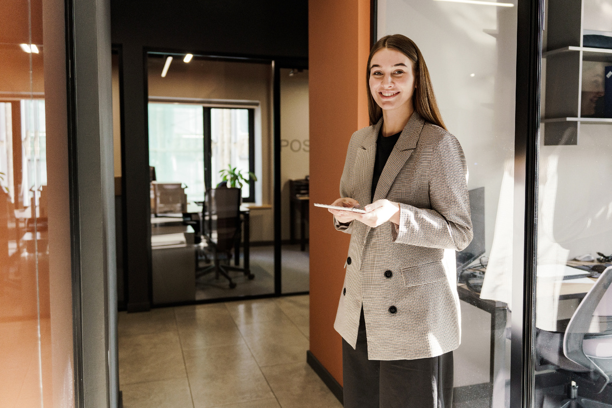 Мы – диджитал-агентство для эйчаров. Наш сайт: lights-on.pro