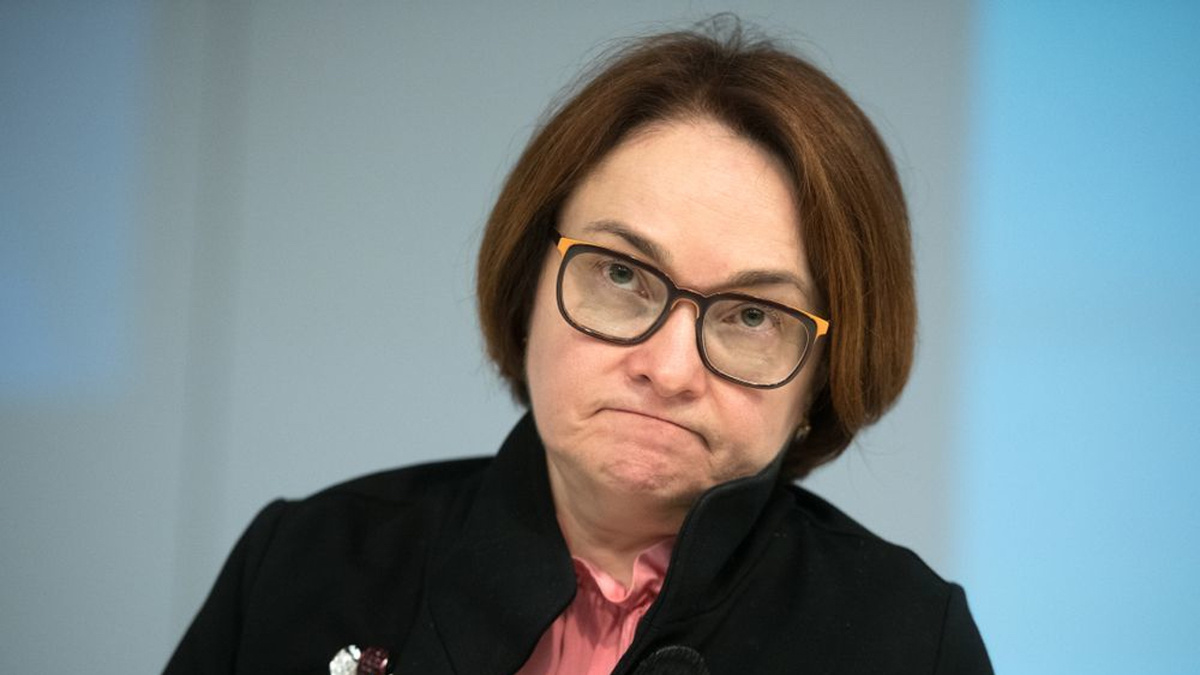 Доллар превысил 105 рублей: эксперты дали финансовые советы россиянам