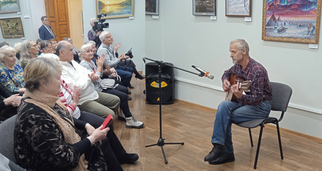 
Бардовские песни Василия Борисовича - светлые, волшебные, хрупкие и живые