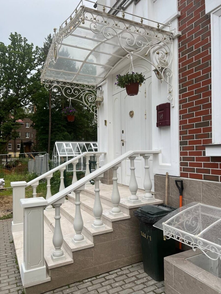 балясиины и перила из бетона