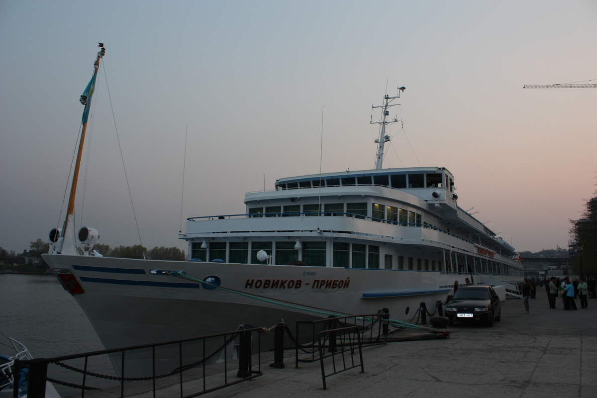 теплоход "НОВИКОВ-ПРИБОЙ" в Ростове-на-Дону
