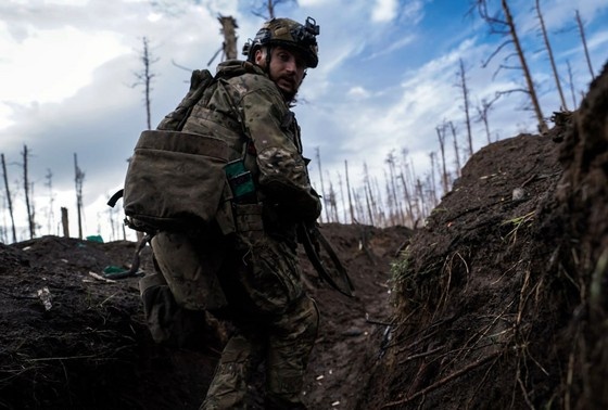    Солдат ВСУ в зоне боевых действий