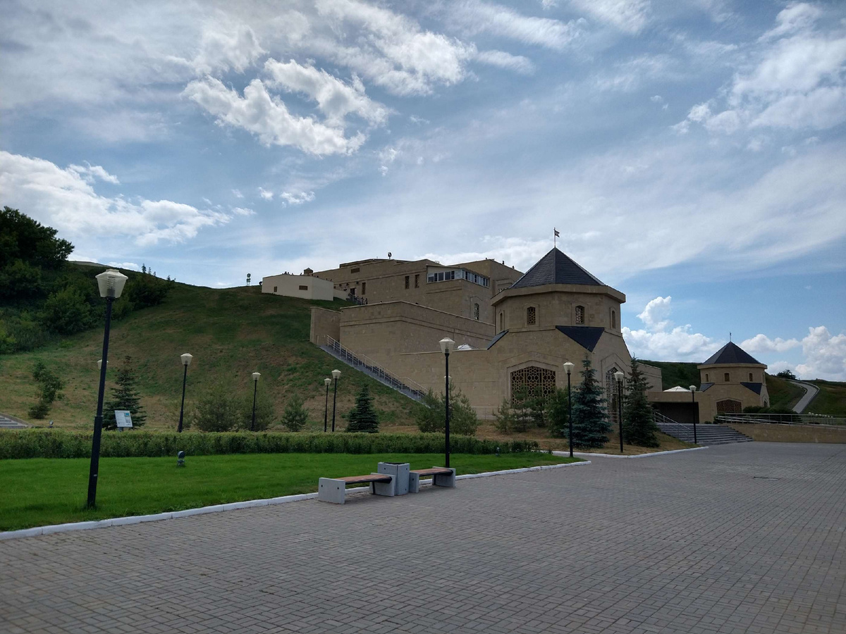 Знакомство с Булгарской цивилизацией начинается уже с пристани, на ней расположен музей