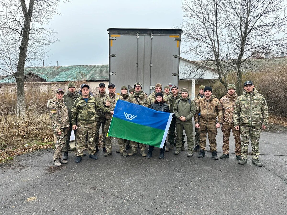    В музей «СборХМ» передали флаг, подписанный участниками СВО