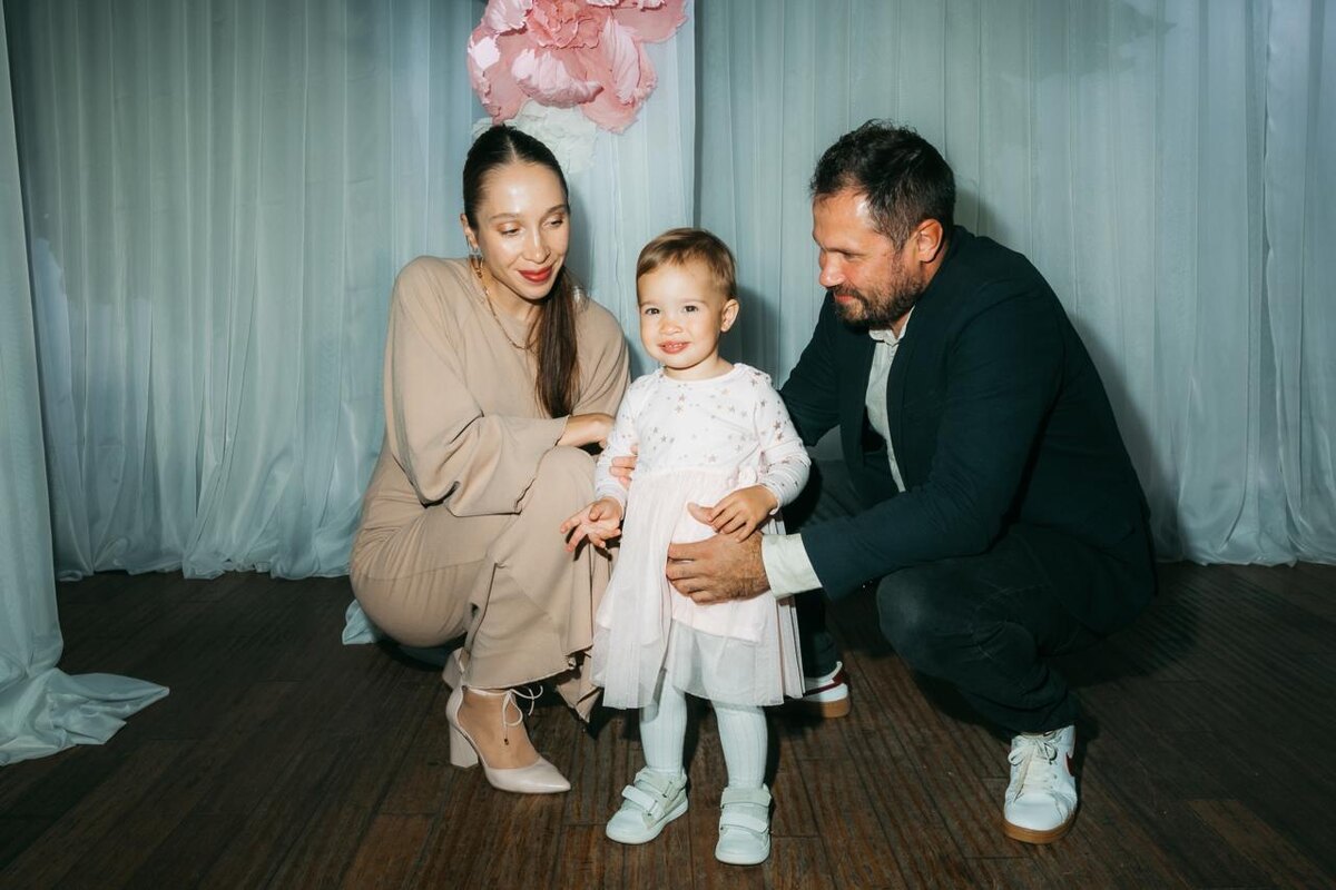 Ульяна Нигматуллина с дочерью Айной и мужем Ильшатом 