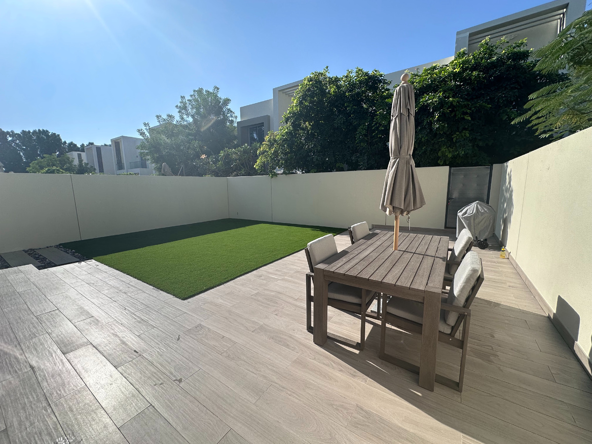 Участок возле нашего дома в Дубае