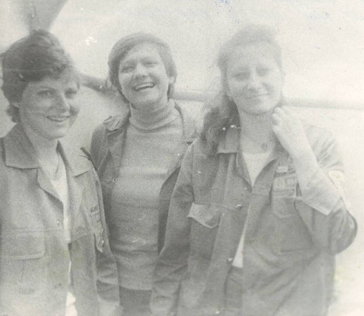 Вера Николаевна (в центре) с подругами