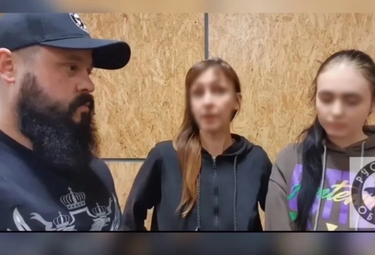    Оскорбляли и били.